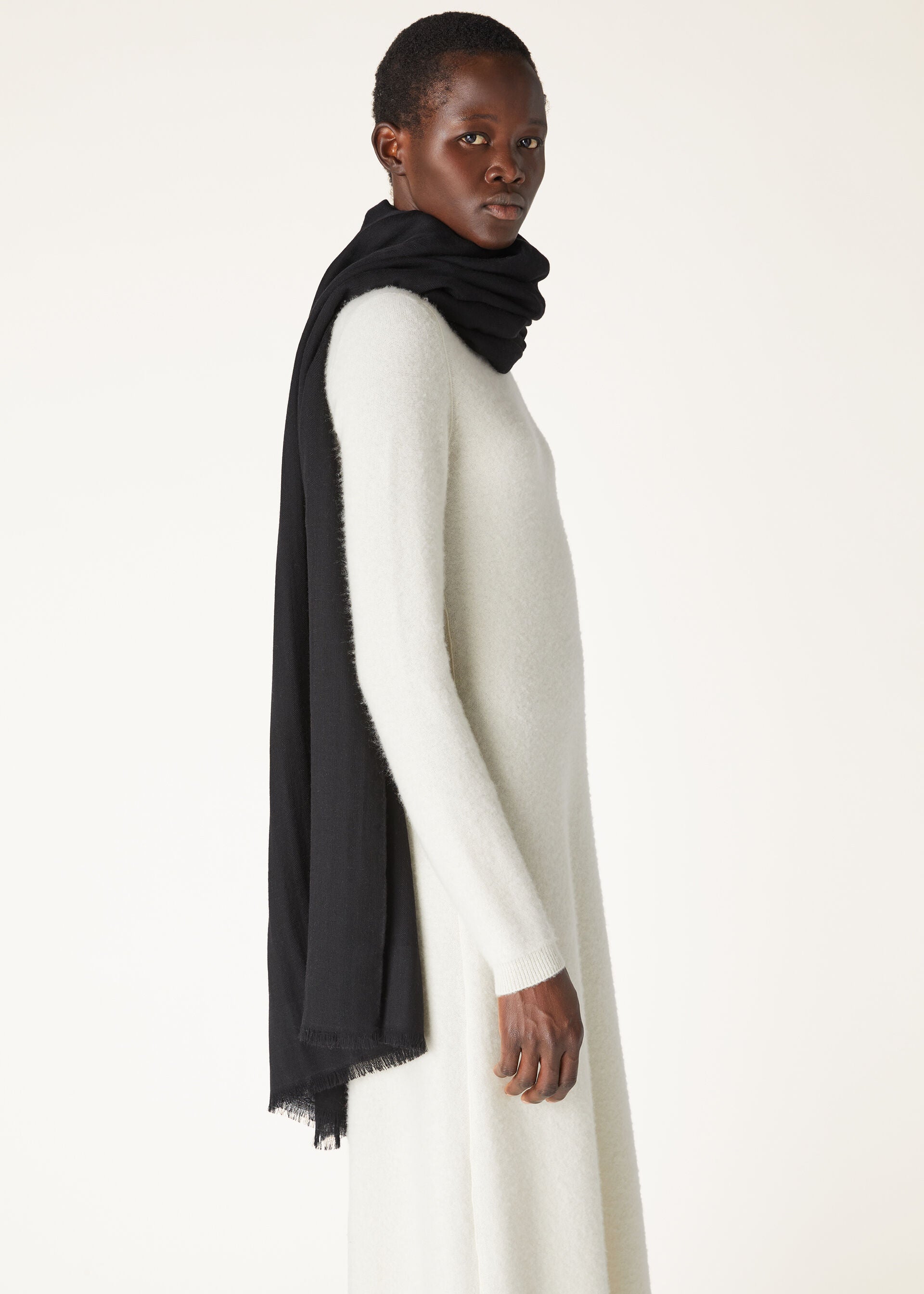 Maxi Crest Stole - Black
