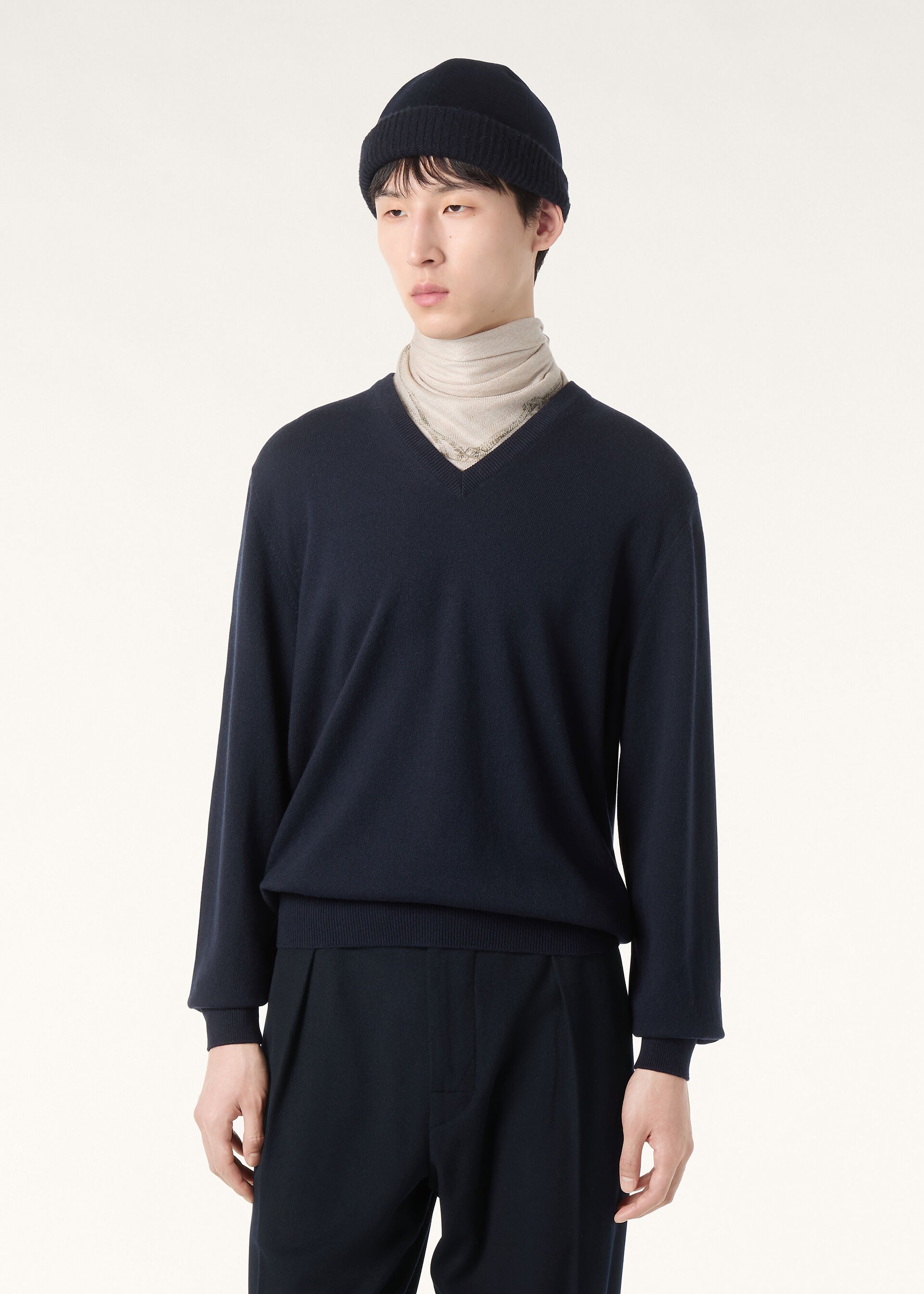 Classic V-Neck - Navy Blue