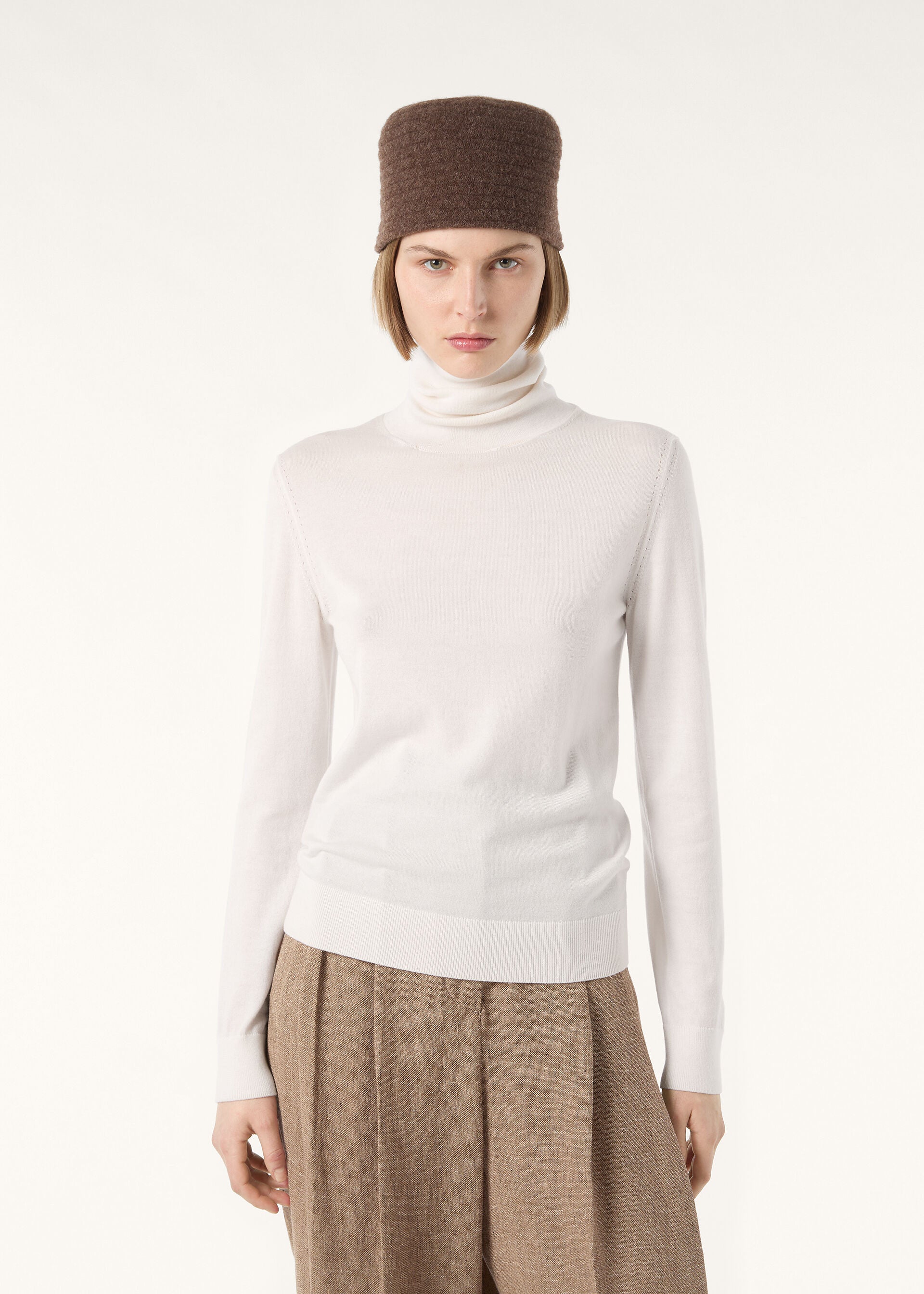 Neo Piuma Turtleneck - White