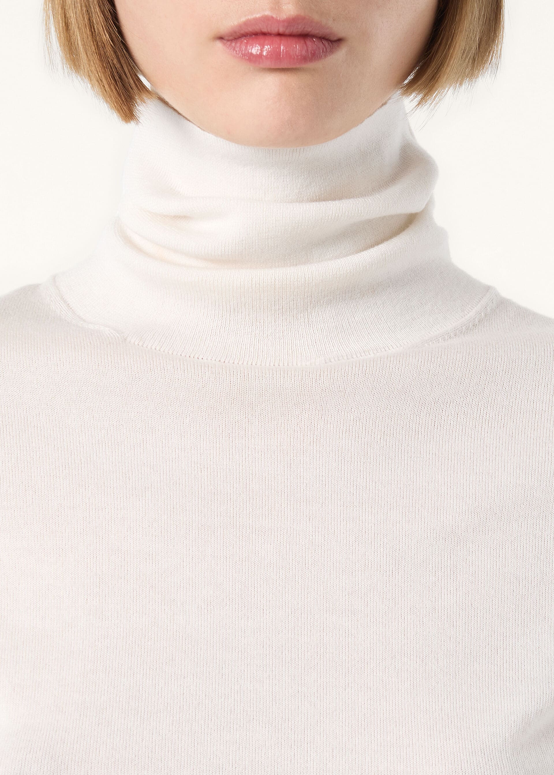 Neo Piuma Turtleneck - White