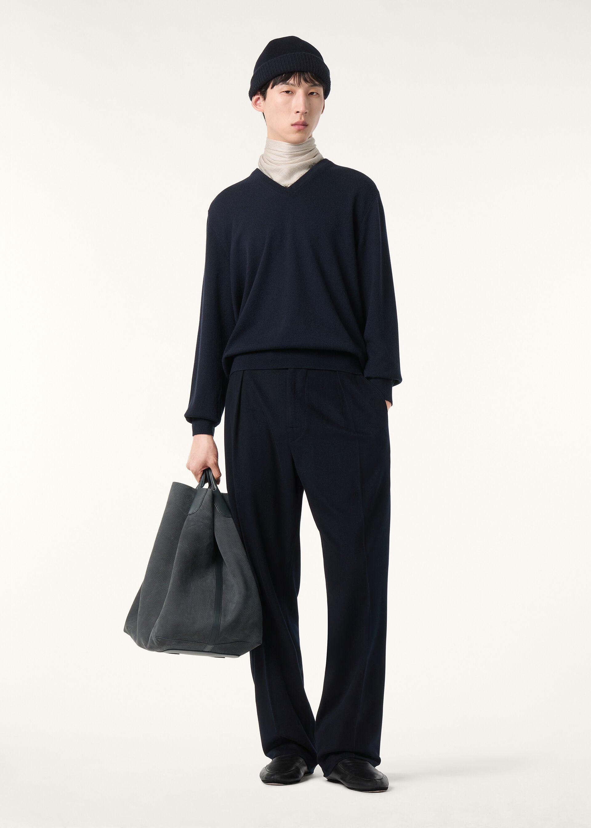 Classic V-Neck - Navy Blue