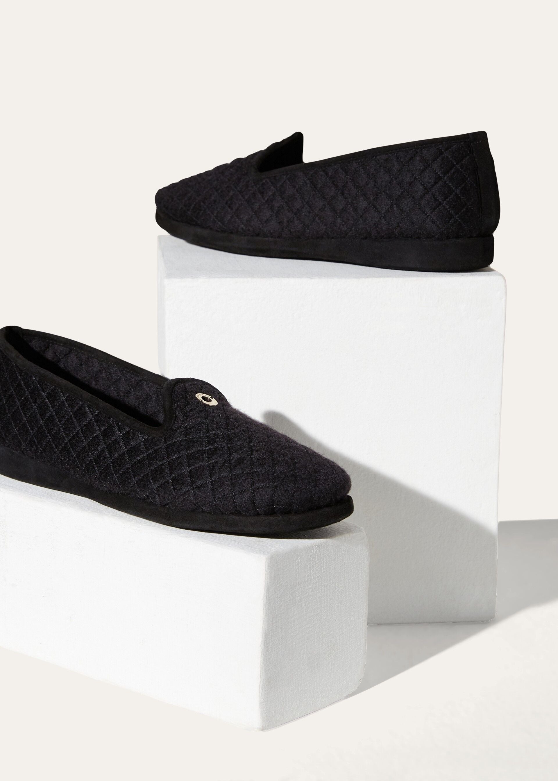 Classica Slippers - Black