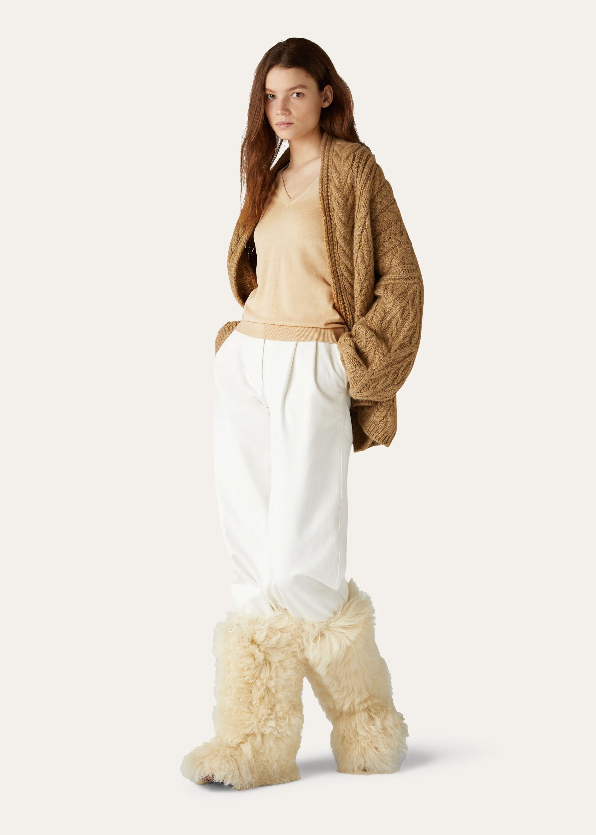 V-Neck - Natural Light Vicuna
