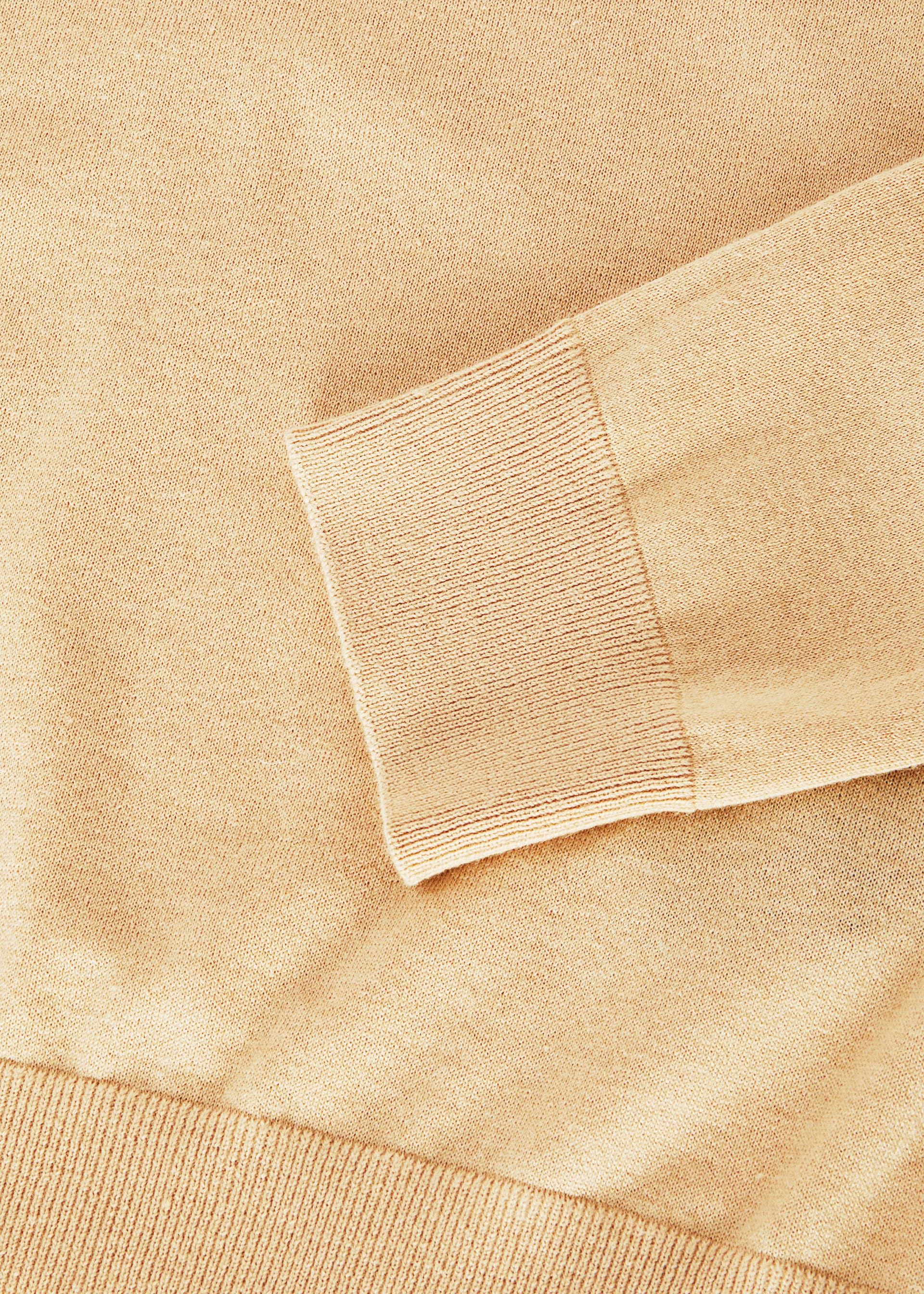 V-Neck - Natural Light Vicuna