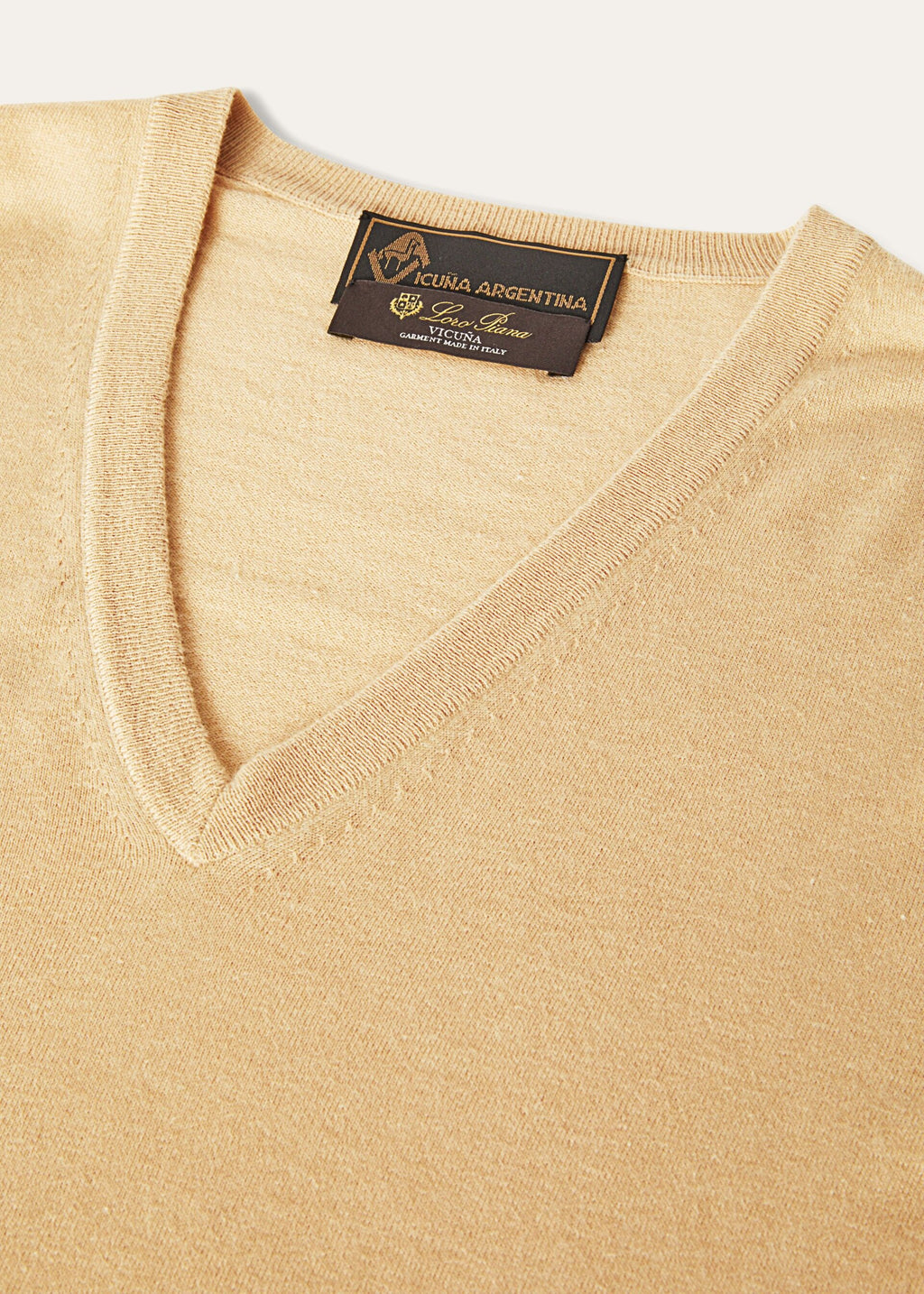V-Neck - Natural Light Vicuna