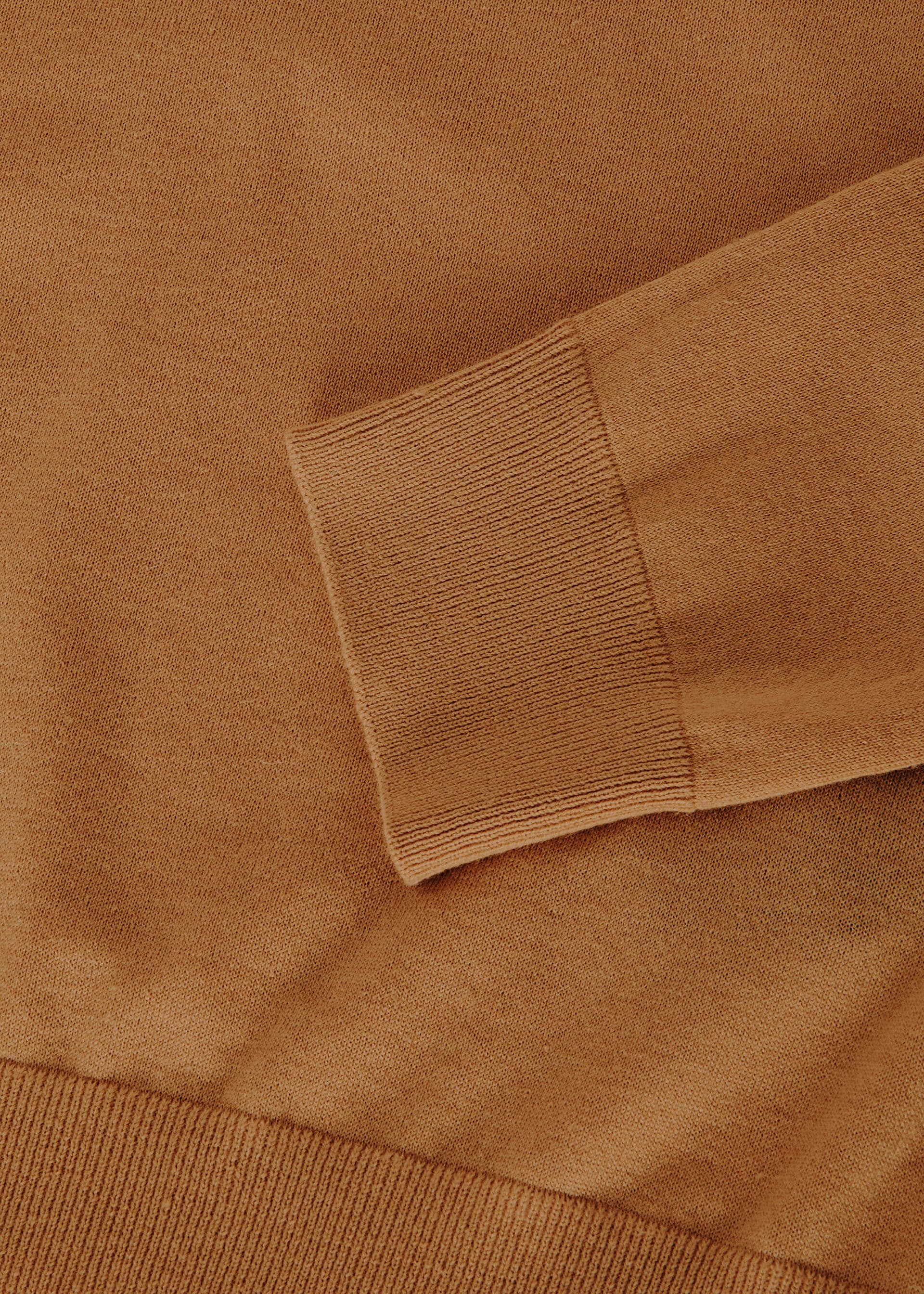 V-Neck - Natural Dark Vicuna