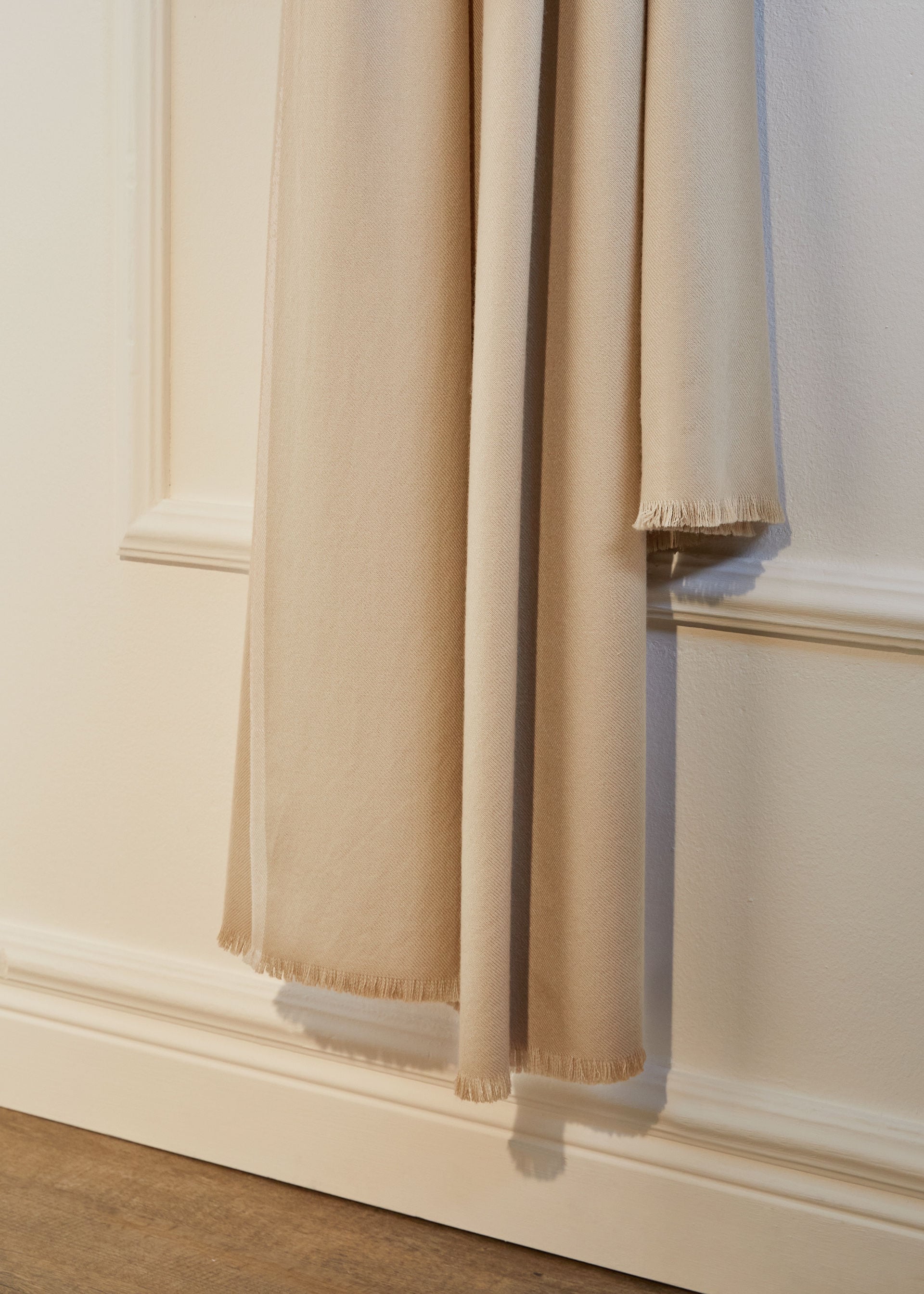 The Gift of Kings® Throw Blanket - Shaded Cloud/ White