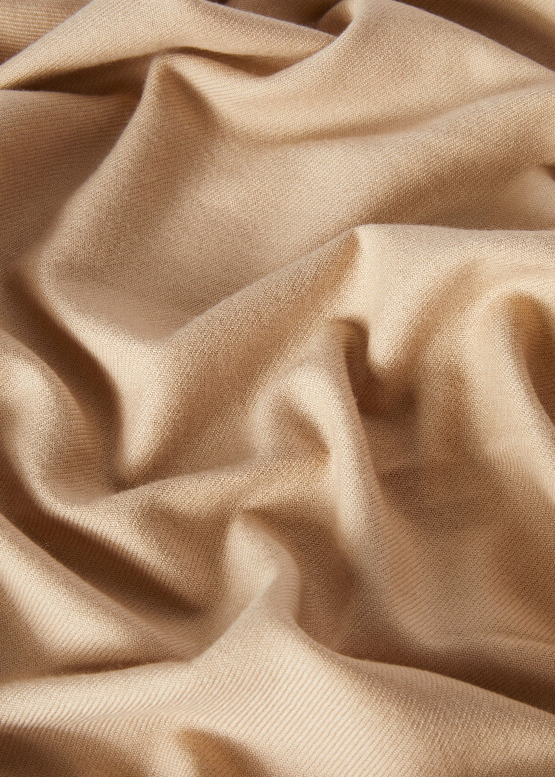 The Gift of Kings® Throw Blanket - Shaded Cloud/ White