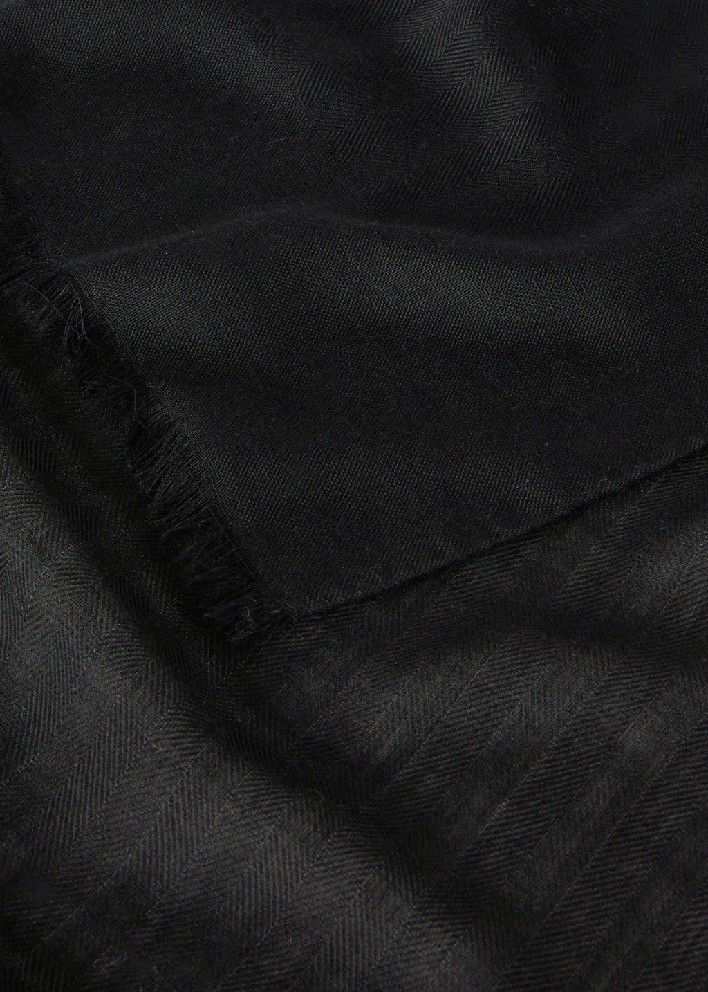 Maxi Crest Stole - Black