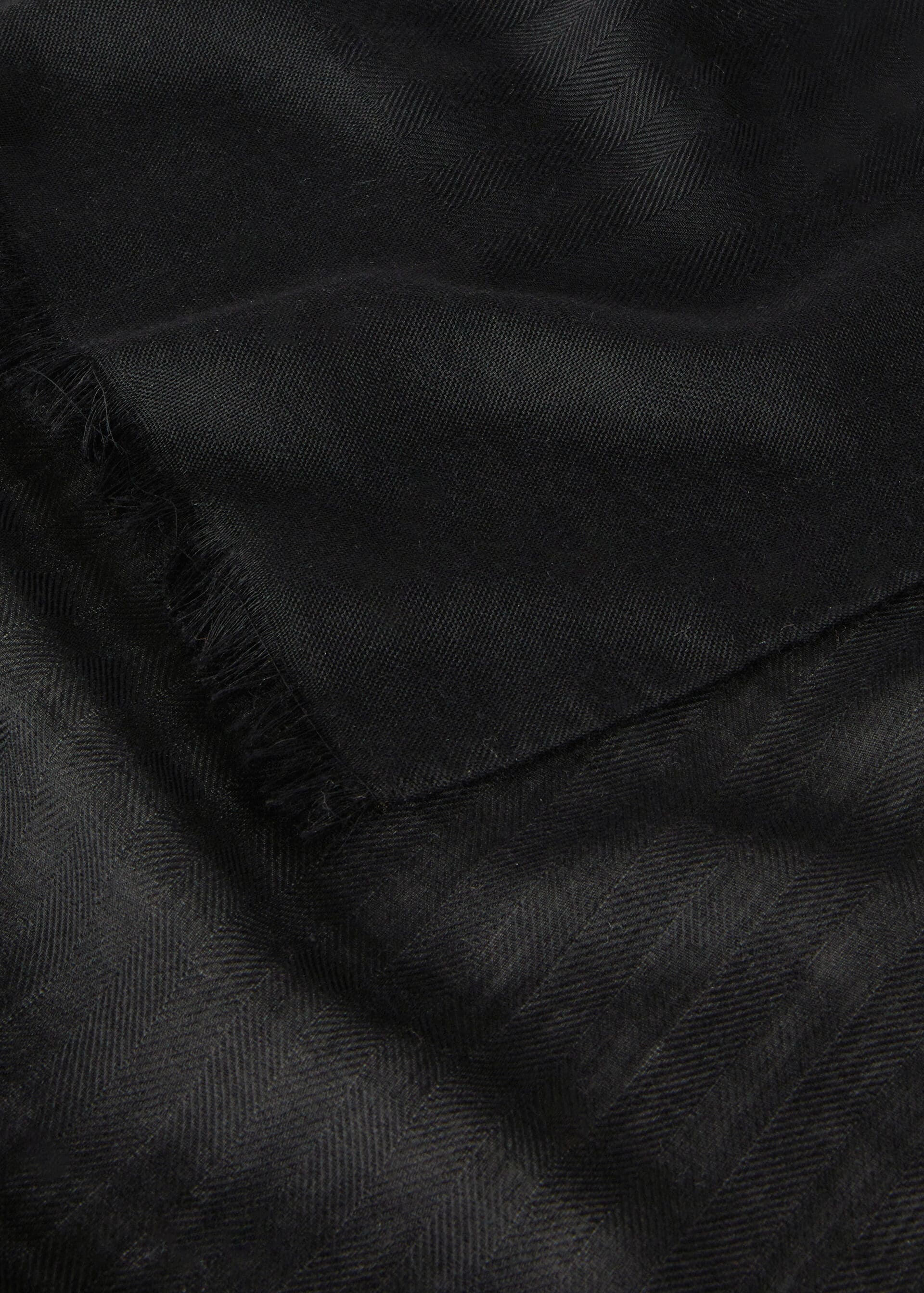 Maxi Crest Stole - Black