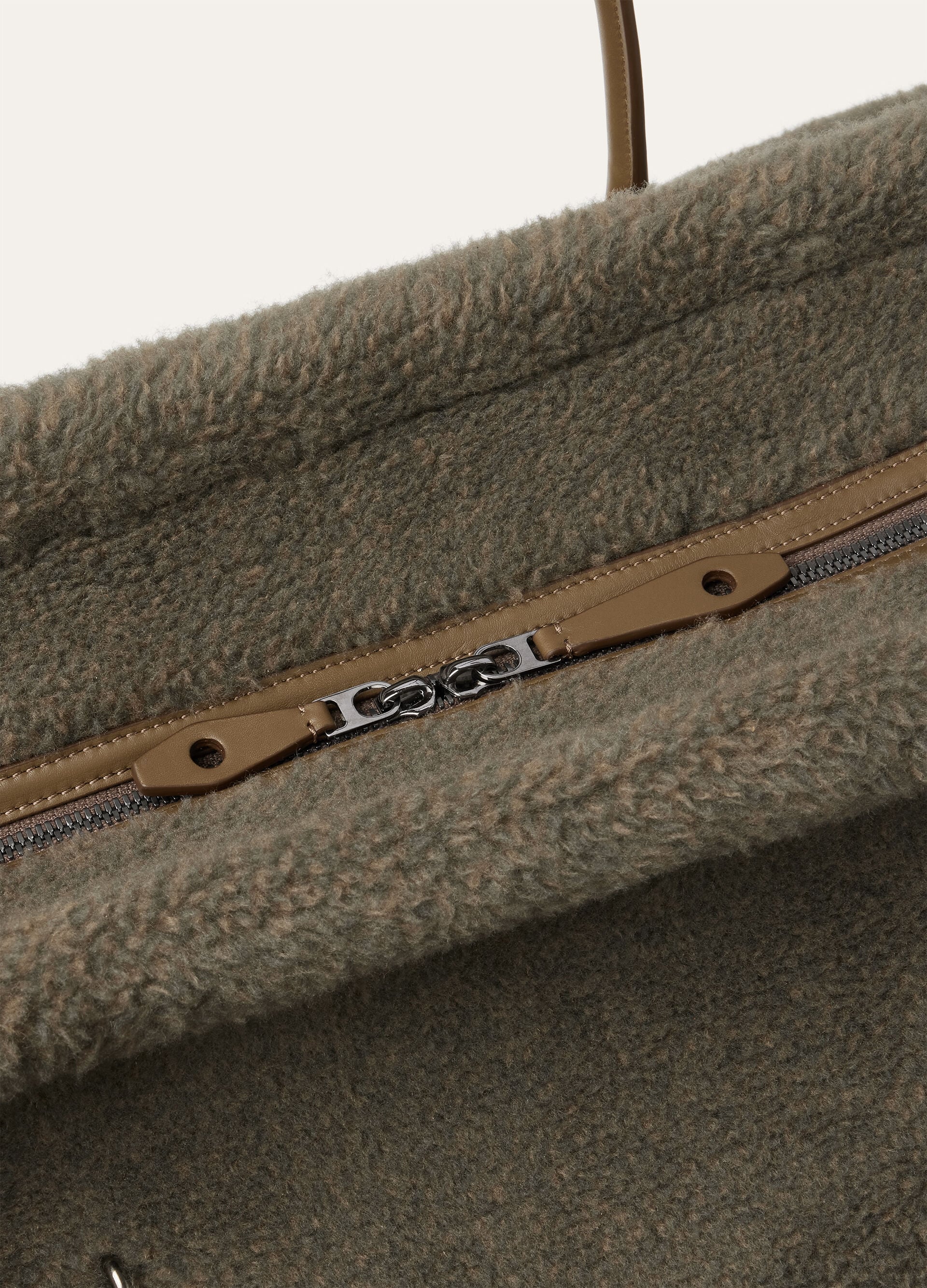 Loom Weekender bag L50 - Tundra Moss/Salty Capers/Gun Metal