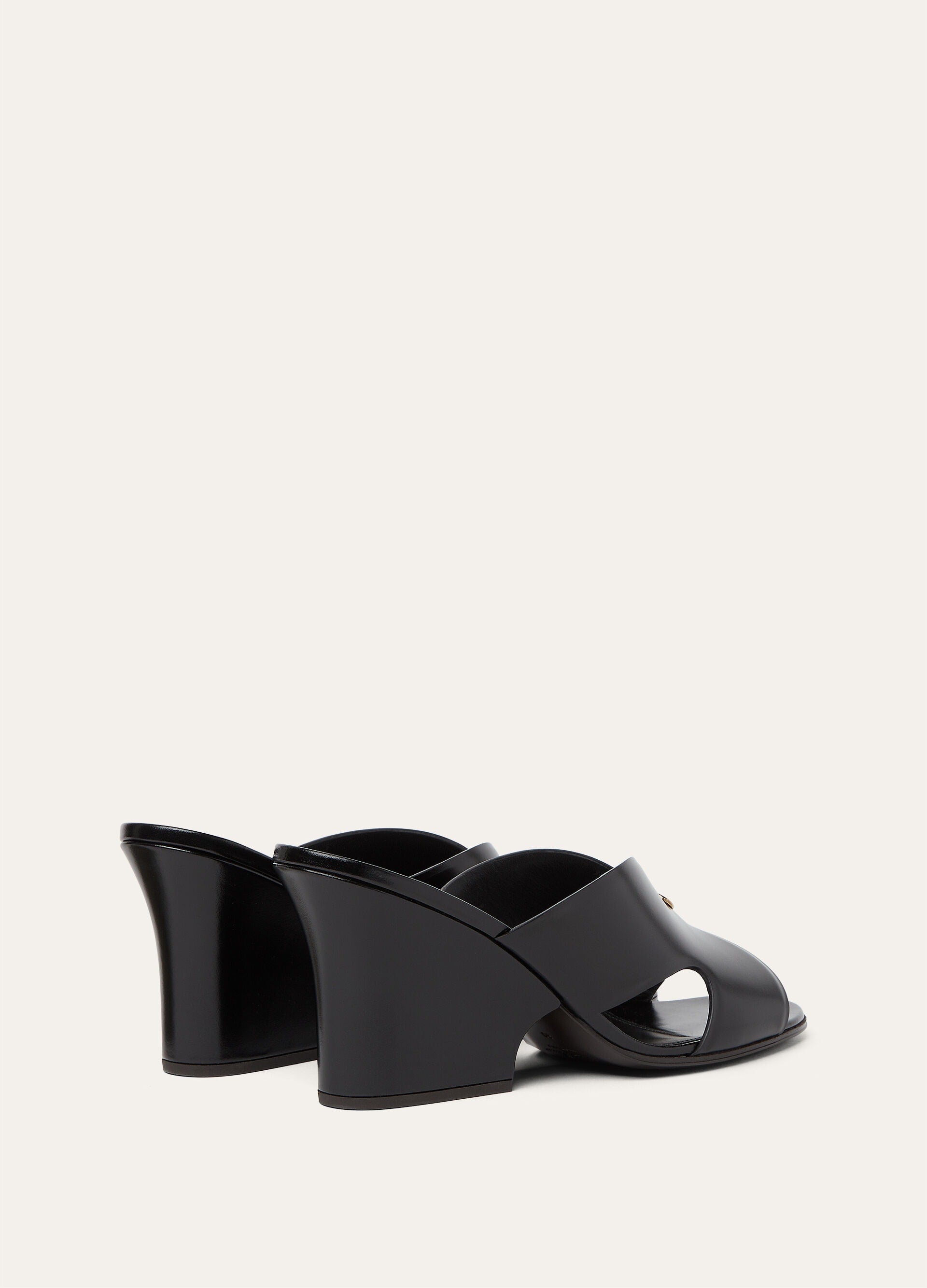 Vera Sandal - Black